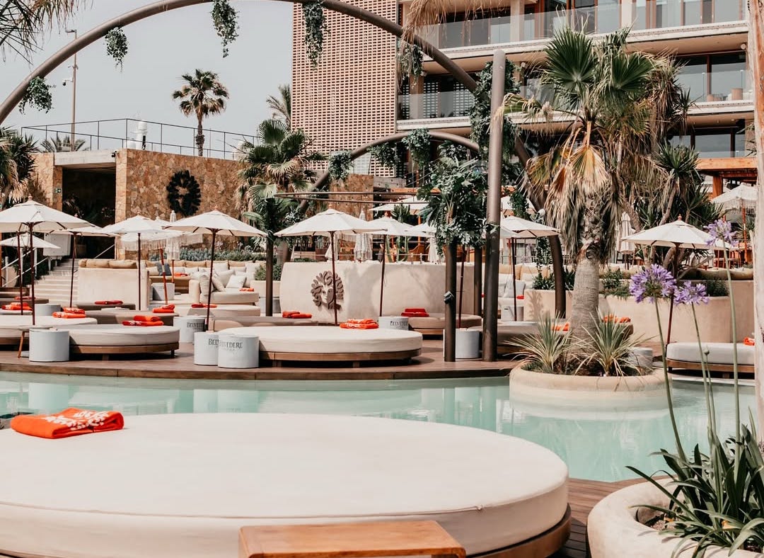 bastian beach club barcelona