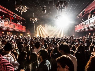 wann werden nachtclubs barcelona eröffnet