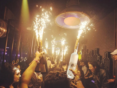 OPIUM Barcelona Code vestimentaire Opium Barcelona