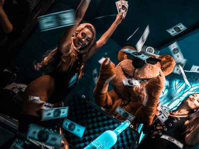 girls dancing at otto zutz barcelona