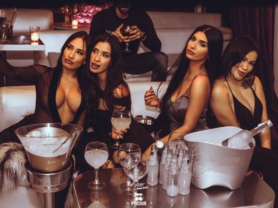 pacha barcelona vip table