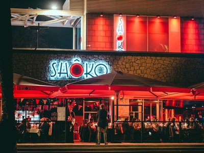 Reserva una mesa para cenar de noche en Shoko Barcelona
